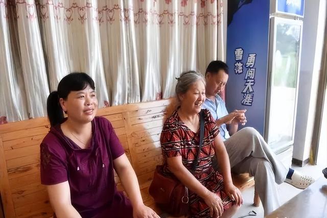 “儿媳再好也不夸，女婿再差也要宠”，都是外姓人，为何差距大？