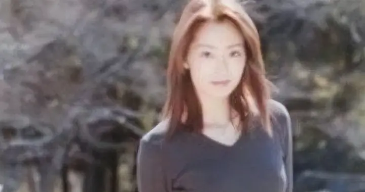 她号称“中国最美情妇”，178身高九头身，专为高官辅导外语