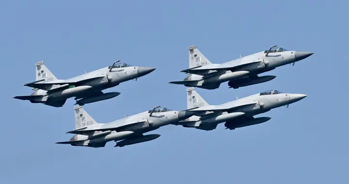 干得漂亮！巴基斯坦战机硬核巡航德黑兰，以绝对武力威慑以色列！