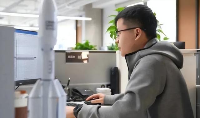长沙小伙，清华毕业拒绝名校26岁20亿卖掉公司，玩火箭成商界精英
