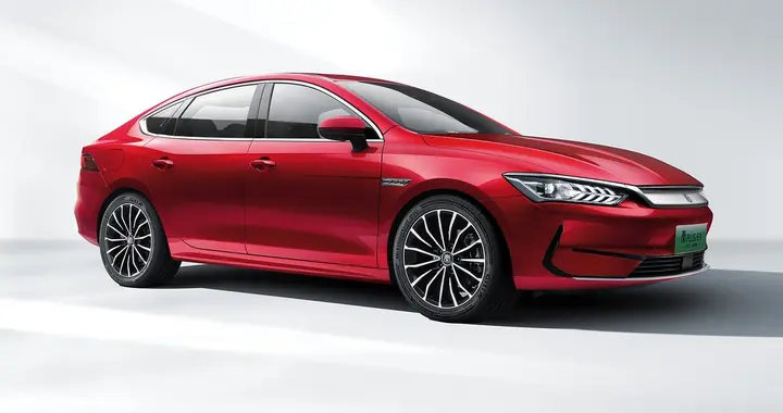 8 万级混动家轿新较量：秦 PLUS 守擂成熟，星耀 6以 “智效” 破局