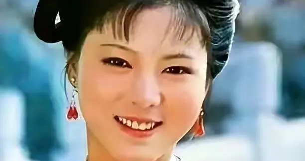《红楼梦》：袭人原名珍珠， 两个名字三层含义都指向皇权和富贵