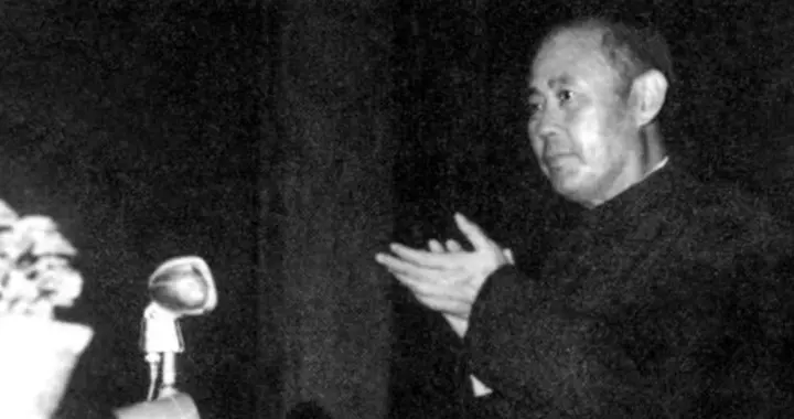 1973年，傅作义吃妻子做的饭时，发现馒头不能咽，惴惴不安：坏了