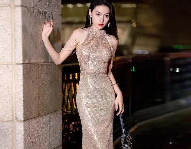 穿搭技巧：如何巧妙运用黑色、玫瑰金与酒红色打造时尚造型