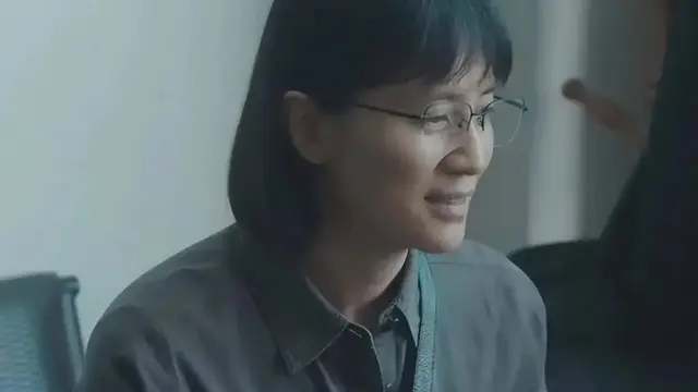 宋佳深情演绎张桂梅，越演越深感惭愧，背后故事引人深思