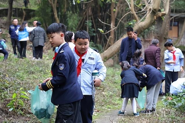 学习弘扬雷锋精神宜宾多种形式开展志愿活动