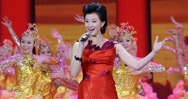 宋祖英：跟丈夫相约丁克，却在婚后13年高龄产子，为何改变初衷？