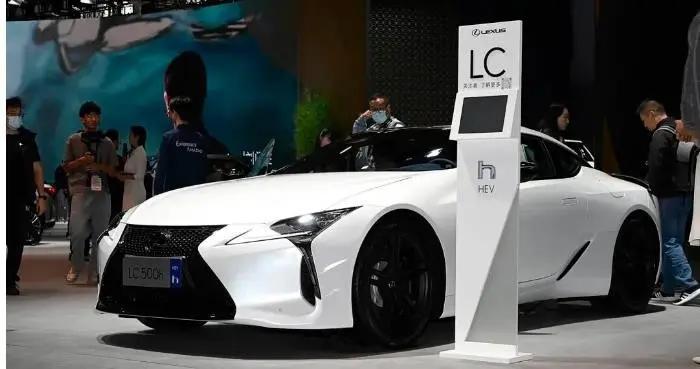 “最美雷克萨斯”即将停产，V8自然吸气时代真的要落幕了？