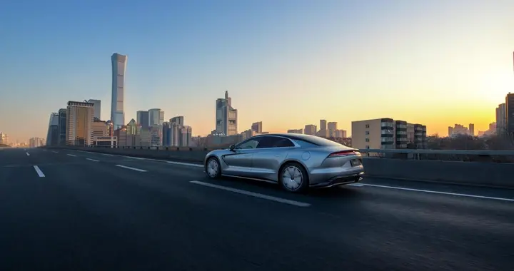 仰望U7：以技术赋能从容，重新定义豪华轿车的掌控艺术