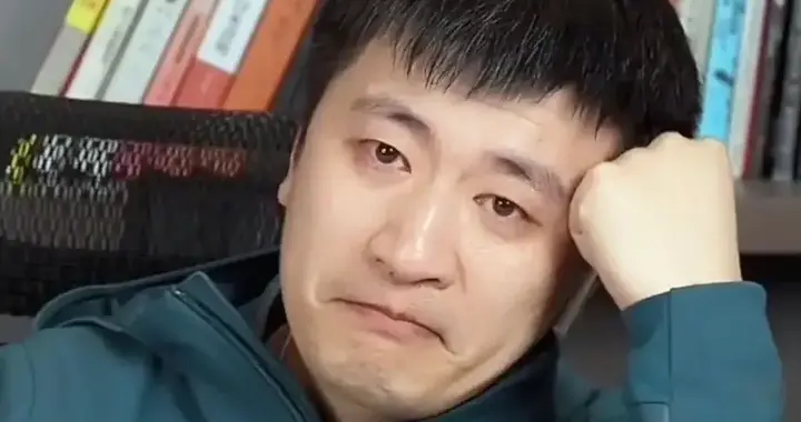 张雪峰员工：亲眼看到张老师倒下，下班无人离开，墙上锦旗被拆完