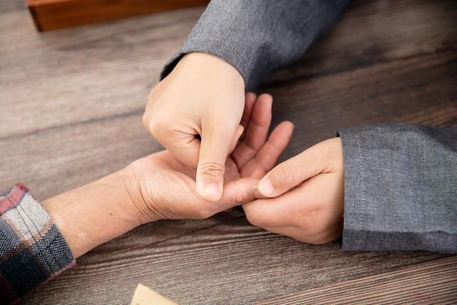 这类舌象，既肝郁又阳虚，问题升级后，再多逍遥，金匮都不对症！