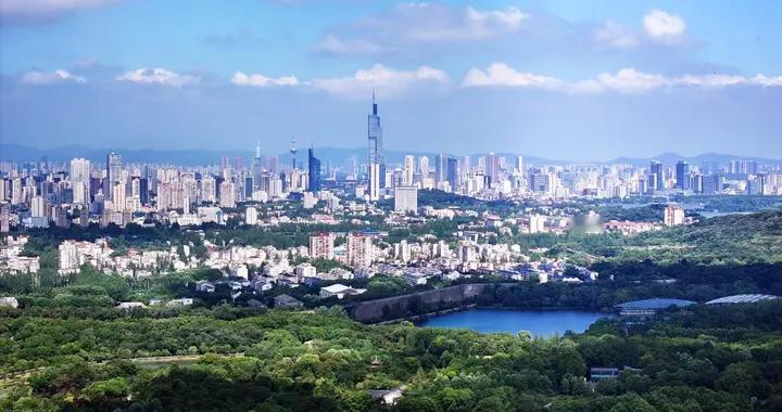 重磅，南京多云转晴，最高气温15℃，最低气温7℃，出门注意保暖