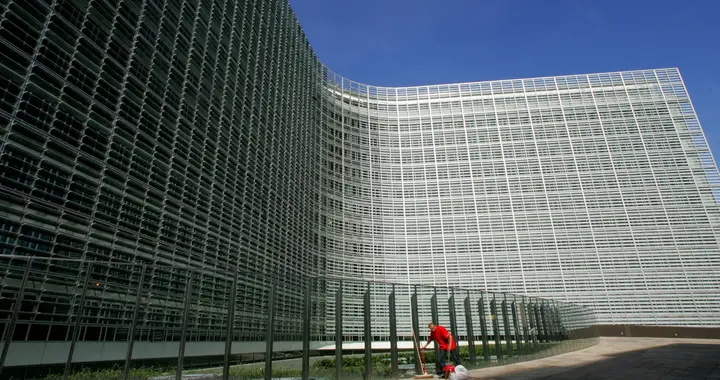 欧盟建议减少出行和飞行以节约燃料