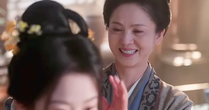 就说她演技好得不像短剧演员的质感，原来是国家话剧院的老戏骨