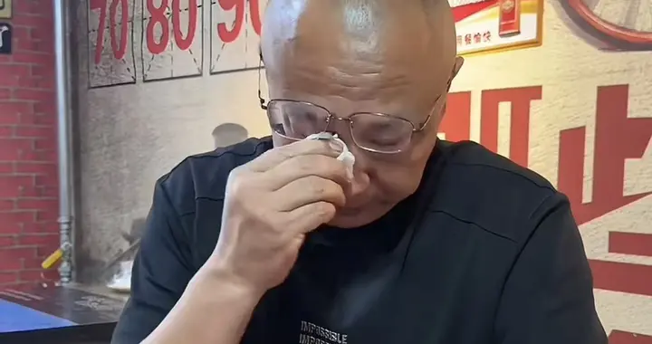 给狗撸串的小仙女隐藏账号，老板销毁上百斤肉，含泪恳求大家原谅