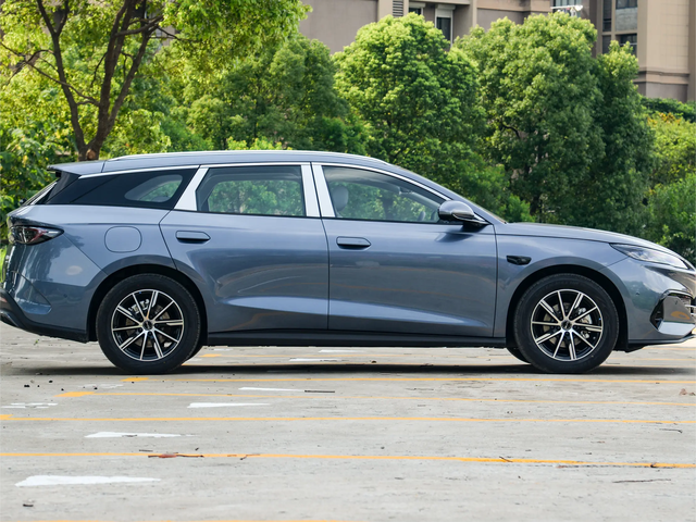 海豹06DM旅行版上市，10.98万起，配冰箱&智驾，但D柱设计建议改