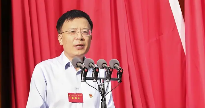 鲁东大学前校长是北大博士，知名海岸学专家，却在退休前黯然收场