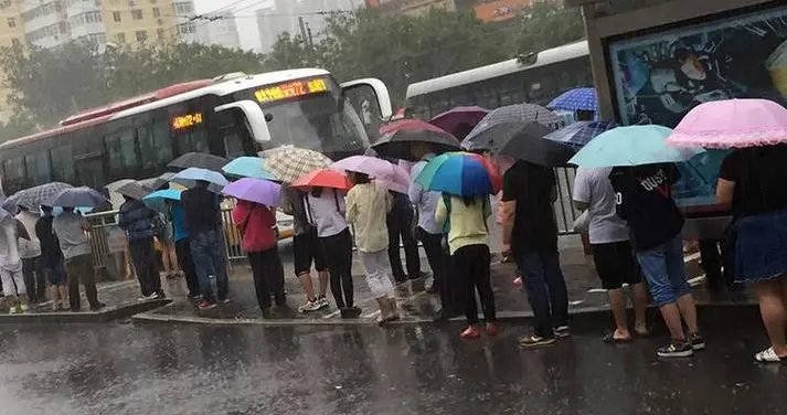 印度16岁女孩下错站，求助大巴司机反遭5人凌辱，警方迅速抓人