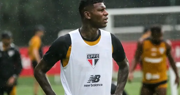 💥圣保罗主力与总监激烈争执！阿尔博莱达愤而离队，已失联