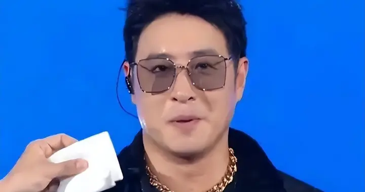 潘玮柏面瘫了！生病的真实原因曝光，给年轻人提了个醒