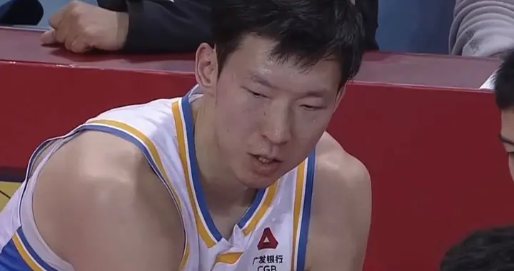 8罚0中，北京男篮惜败吉林，赛后，球迷点名周琦：学学胡金秋