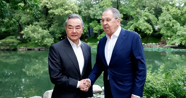 俄罗斯外长加急访华，比中东战争更重要的，是普京的中国之行？