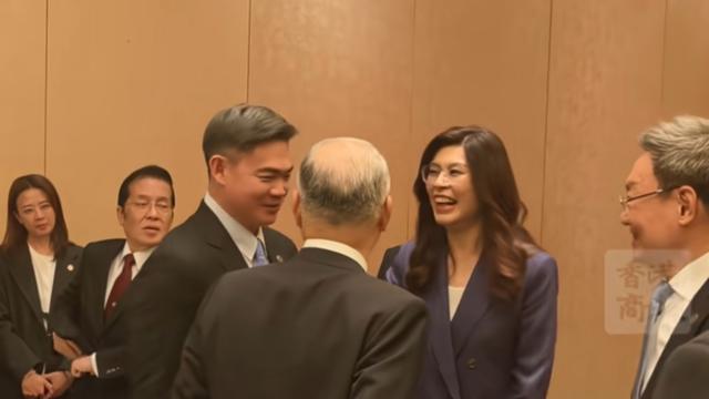 有朋自远方来安康：郑丽文在记者会后走到连