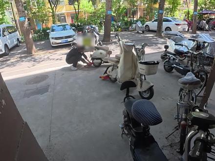 我开锁的，你锁我车？