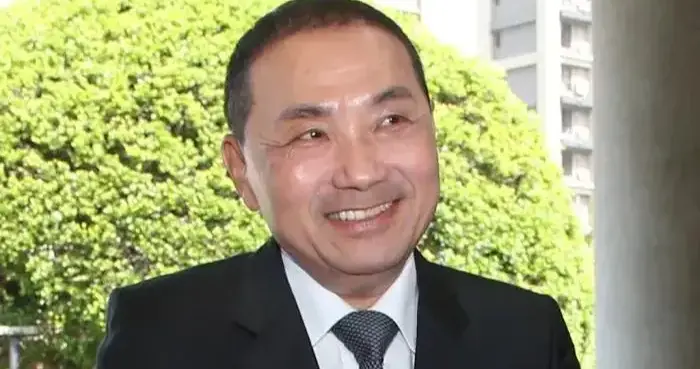 郑丽文想赢2028，必须小心“蓝皮绿骨”侯友宜，此人有案底