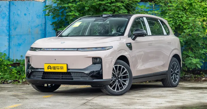 5000元购置税礼火力加持！10万级纯电SUV零跑B10，过年开回家超香