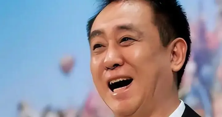 国家出手！又一亿万富翁沦为阶下囚，恶行曝光惹众怒，早该迎这天