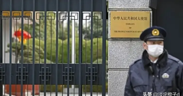 日本自卫官持刀闯入中国使馆，为何24小时后小泉进次郎还在庆功