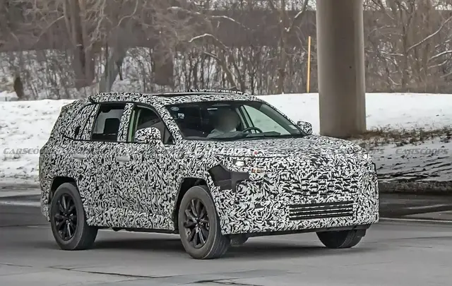 2025年年内发布！丰田全新RAV4的谍照曝光