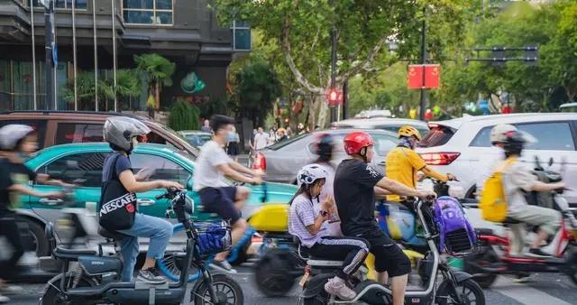 25km/h 自动断电！新国标电动车：安全与体验的博弈，谁在买单？