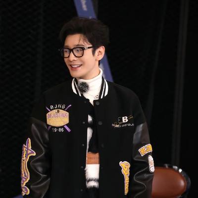 后卿娱乐：49岁黄晓明近照曝光！脱发显老