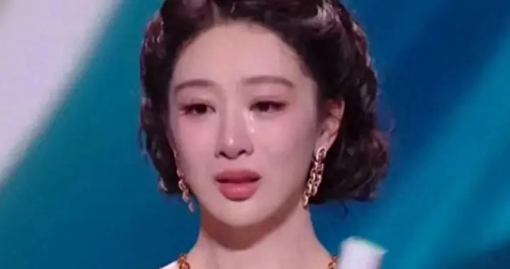 白玉兰奖成"照妖镜"？杨紫得奖仅12小时，恶心事发生，杨幂受牵连
