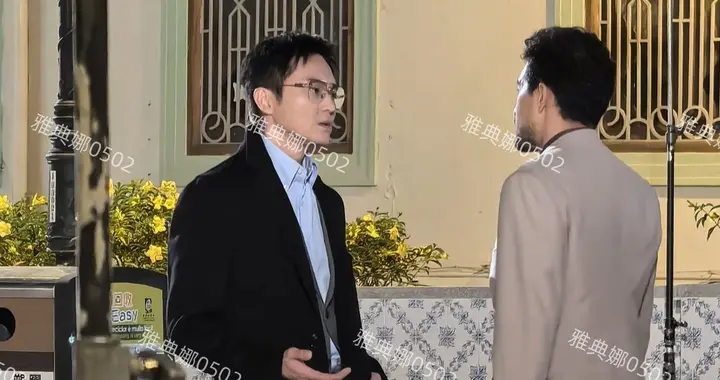 澳门偶遇张智霖拍戏，54岁的他跟39岁的高海宁搭戏像同龄人好年轻