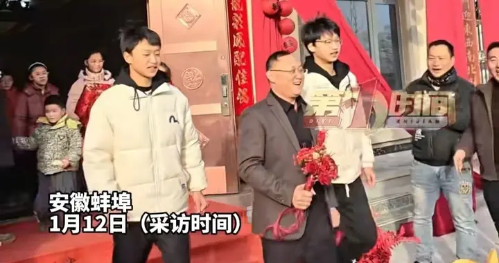 双胞胎儿子送父亲上婚车后续:男子照顾患癌妻子11年，网友送祝福