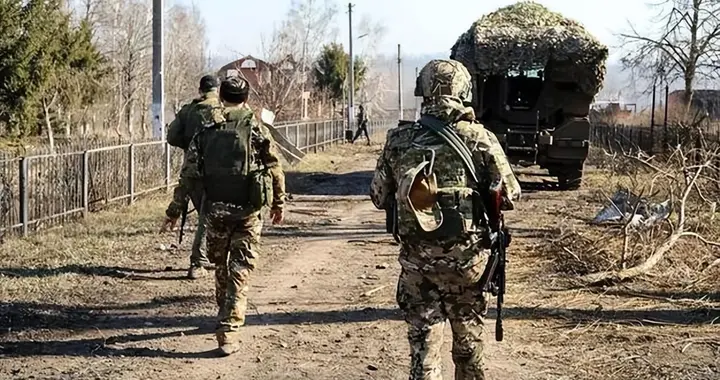 乌克兰这回真成了！俄军王牌第76空降师进城，彻夜猛攻反倒被套牢