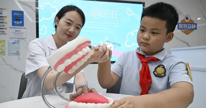 碳酸饮料少喝！口腔医生喊你多吃这4种“护牙神物”强健防脱矿