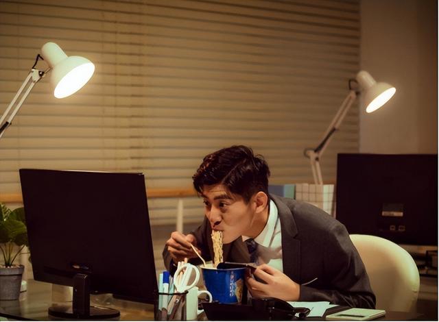 男人开始衰老的“7大迹象”，只要没超过3个，就说明你还很硬朗