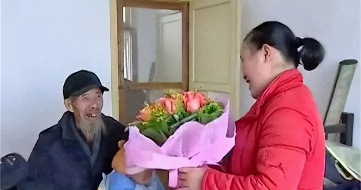 11年前，23岁湖南女孩表白68岁老头，结婚后生下一子，现在怎样？