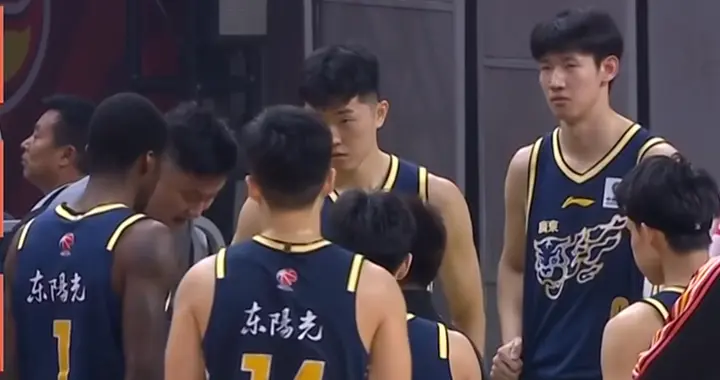 89-80！胡明轩轮休，广东开季4连胜，徐杰17+6+6正负值+20独一档