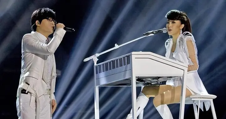 王小海也没想到，离婚7年后，如今前妻王小玮已经混的风生水起