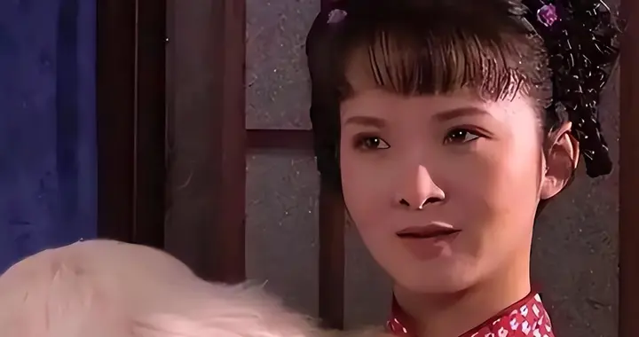 13年前定居美国，回国捞金却遭“驱逐”，52岁的她如今活成了笑话