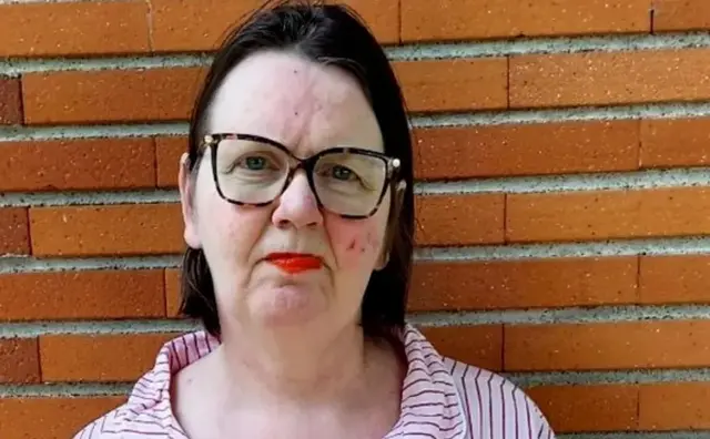 公司发20年工资不上班，女子索赔500万！把我养成废柴都是你的错