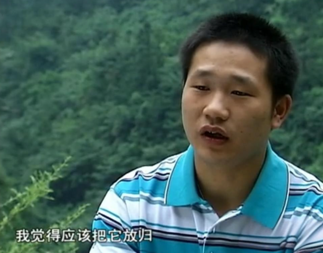 2009年重庆男子捡回猕猴，3次放生失败，第4次穿越30公里回来报恩