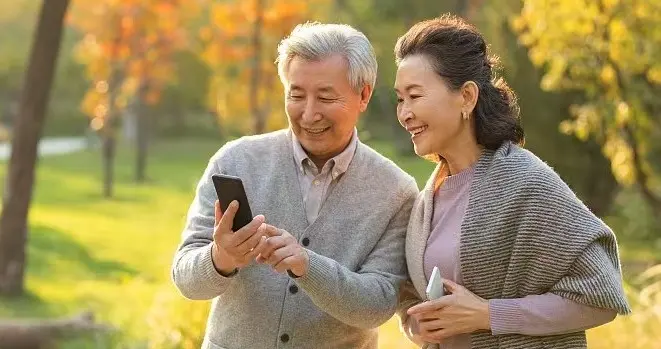 属相不合又怎样？60岁夫妇恩爱半生，打破白马怕青牛的说法