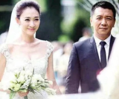 今天上午，有娱乐博主爆料，演员李小冉和她的，也在演艺圈工作的老公徐佳宁...