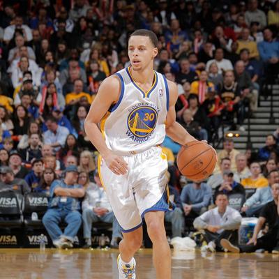 体育角逐场：  对库里和勇士最